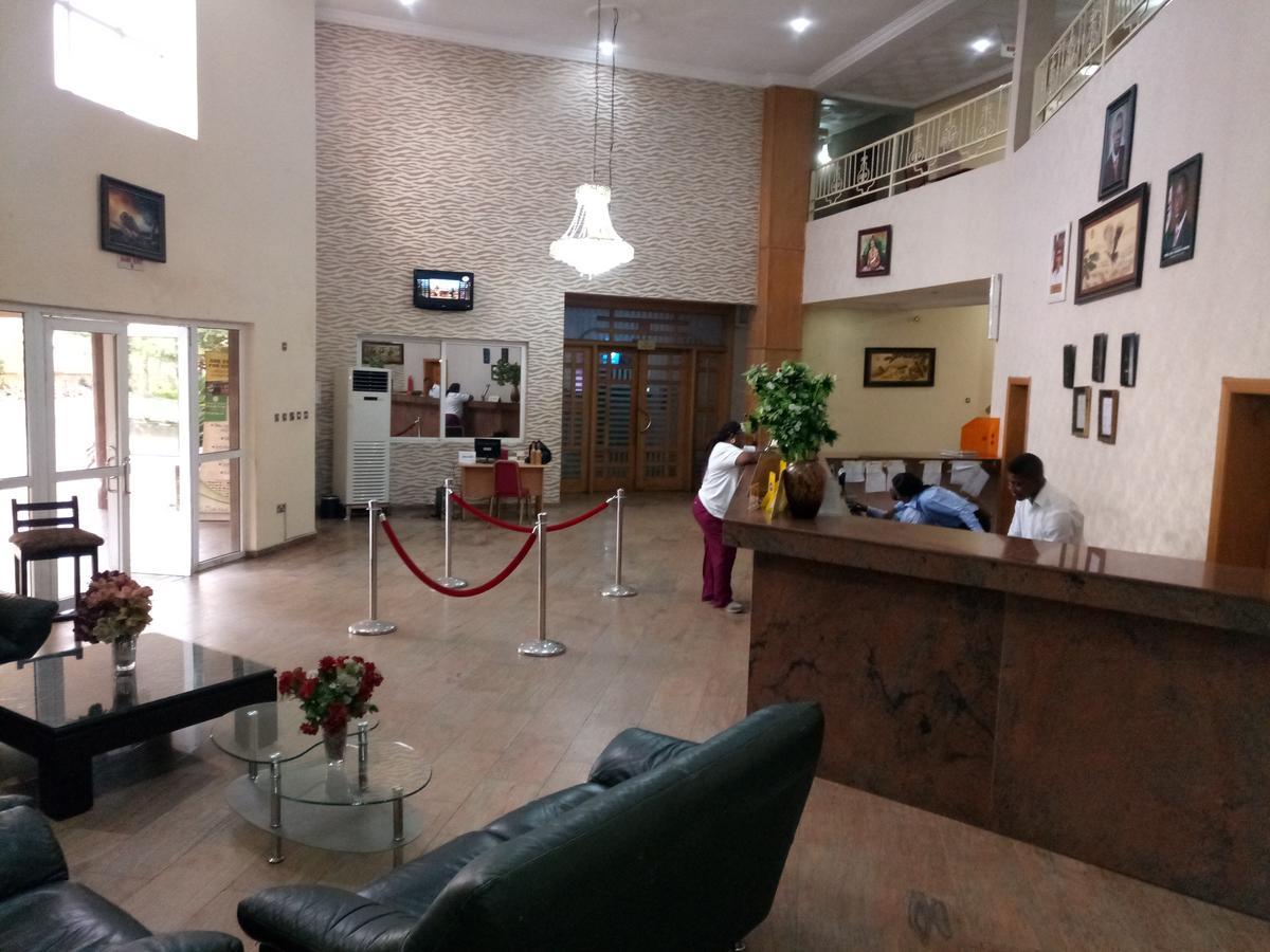 Orchid Hotel 아사바 외부 사진